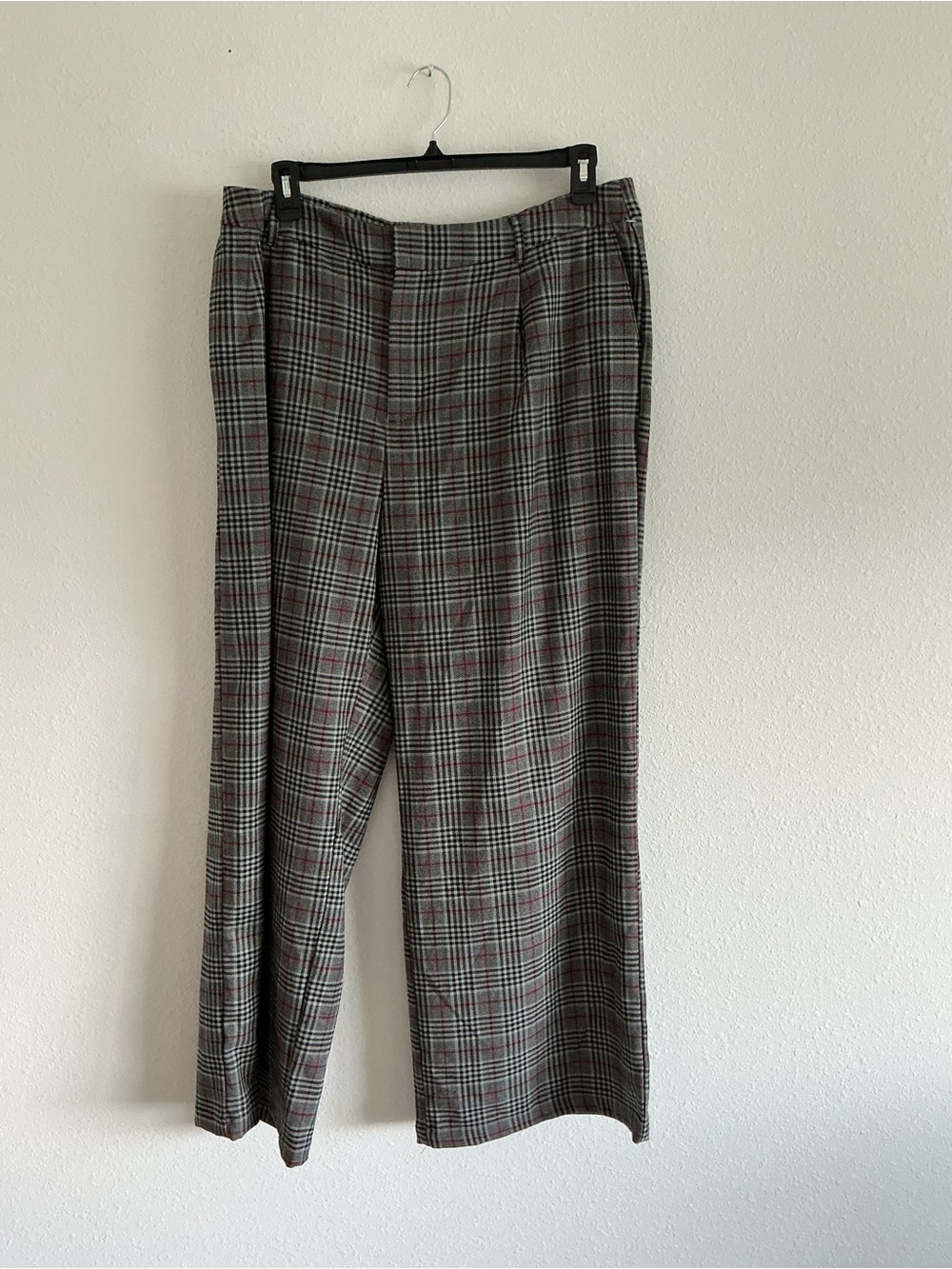 Ava & Viv Gray Plaid Straight-Leg Pants with Red Windowpane